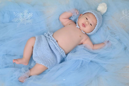 桂平三个月宝宝挠耳朵 桂平三个月宝宝挠耳朵